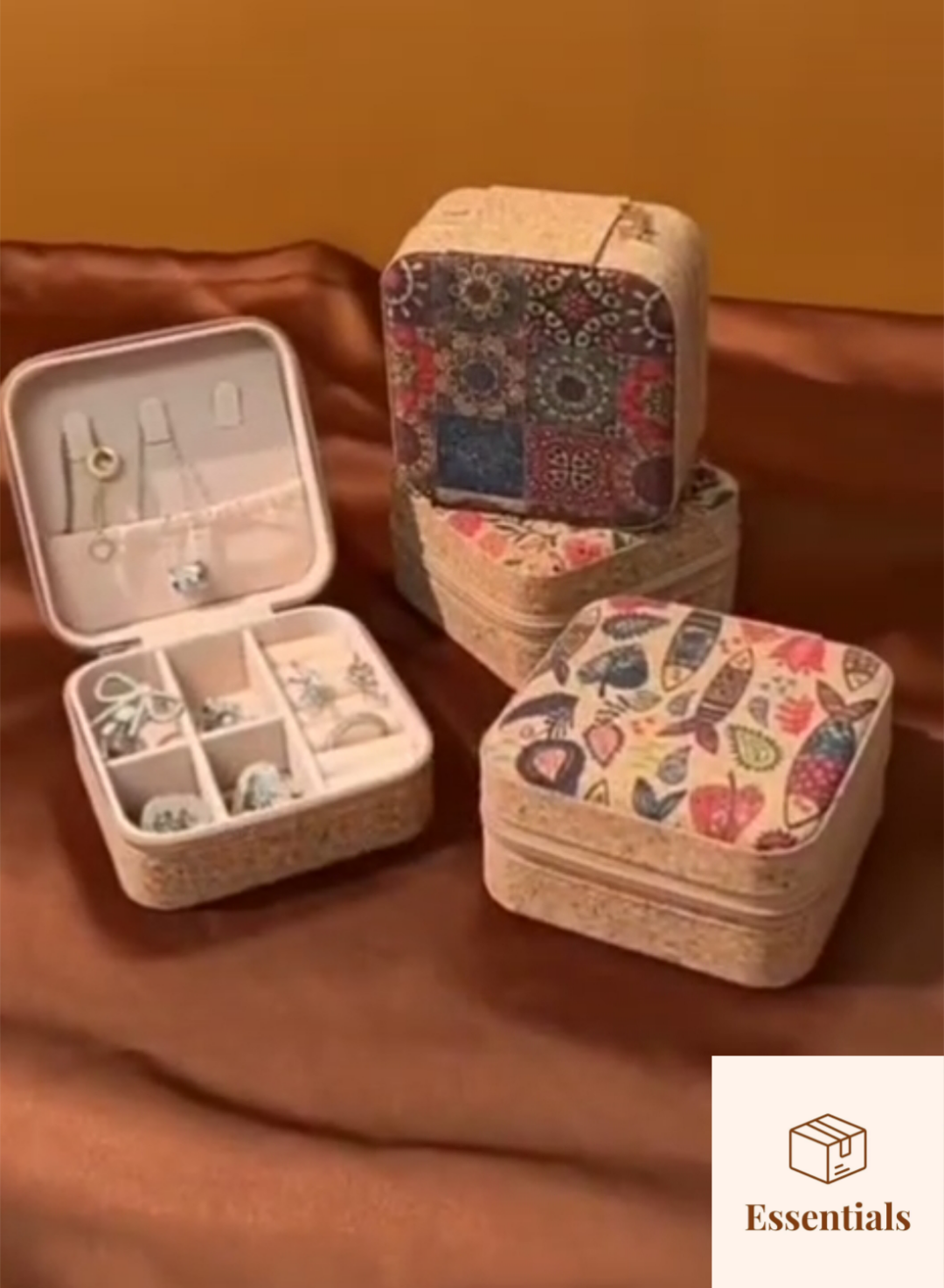 Essentials Vintage Cork Portable Jewellery Box