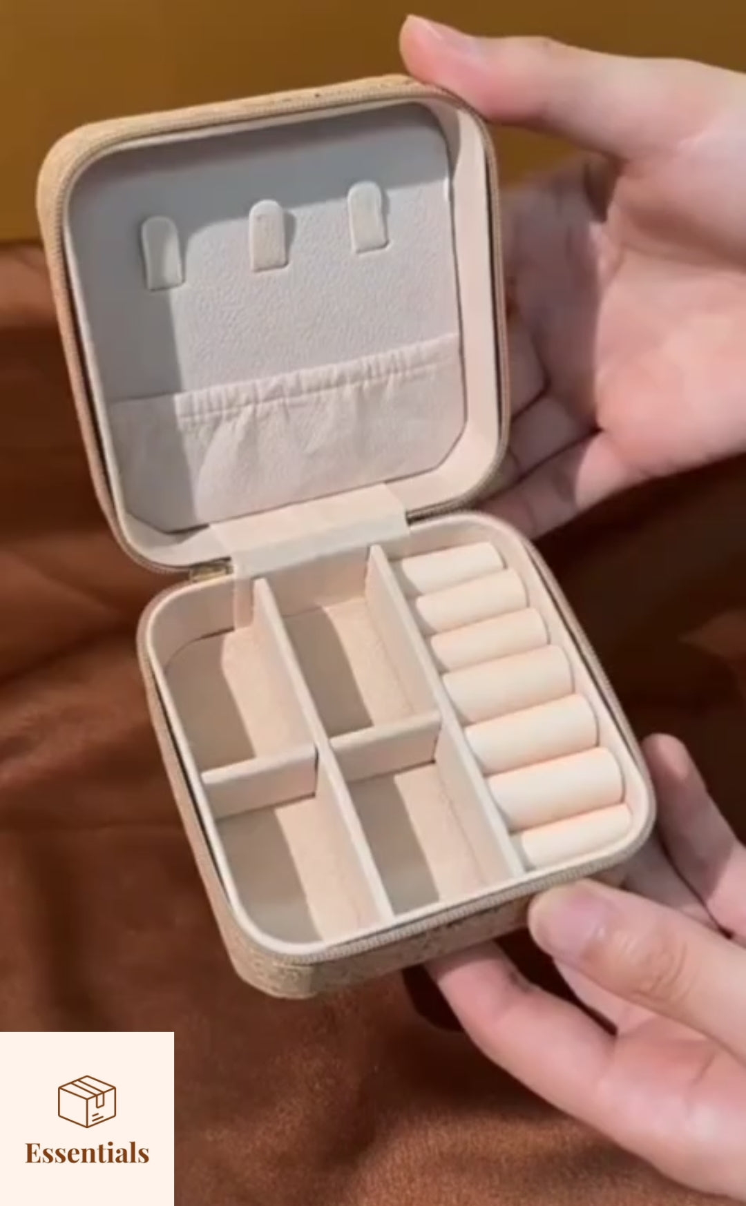 Essentials Vintage Cork Portable Jewellery Box