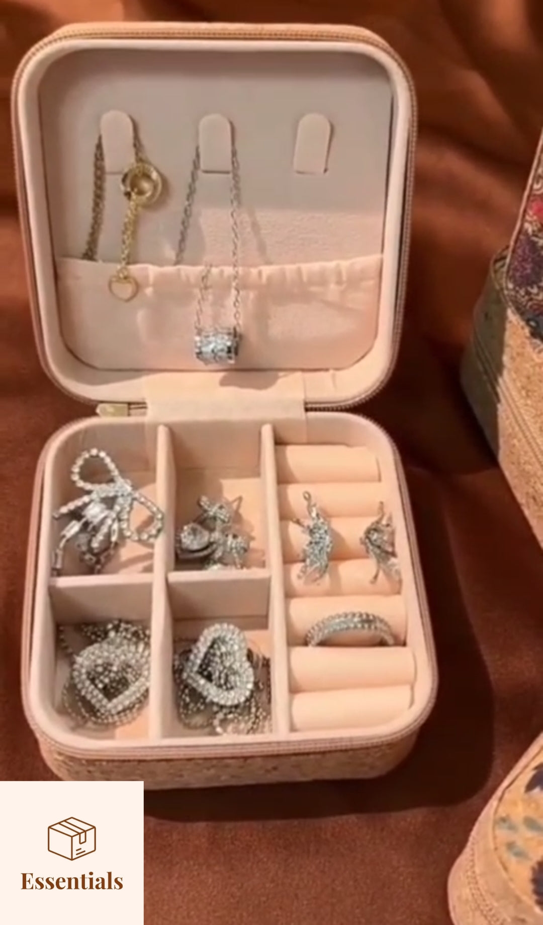 Essentials Vintage Cork Portable Jewellery Box