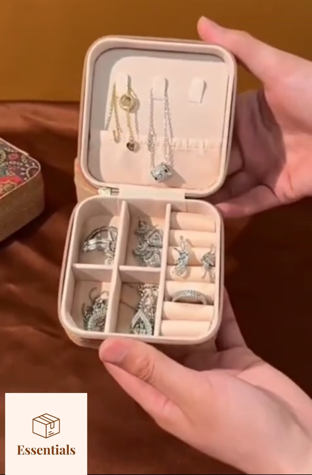 Essentials Vintage Cork Portable Jewellery Box